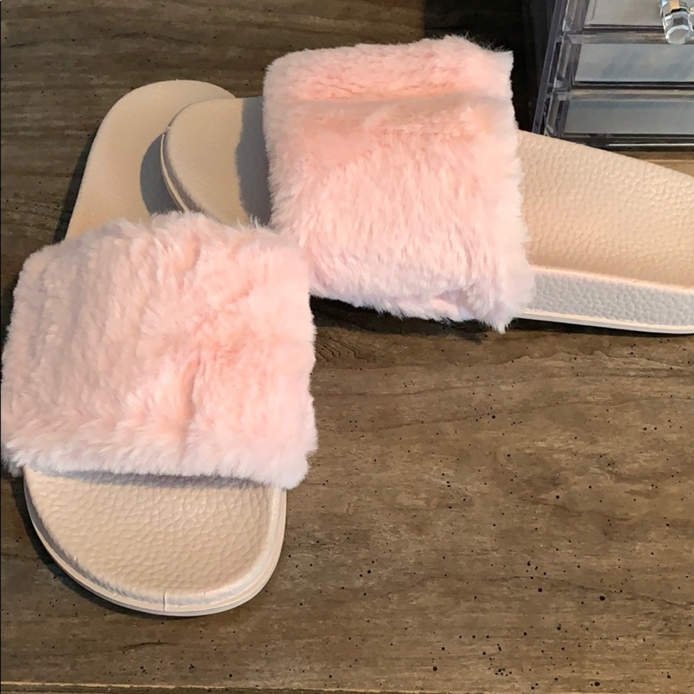 New Pink furry slippers